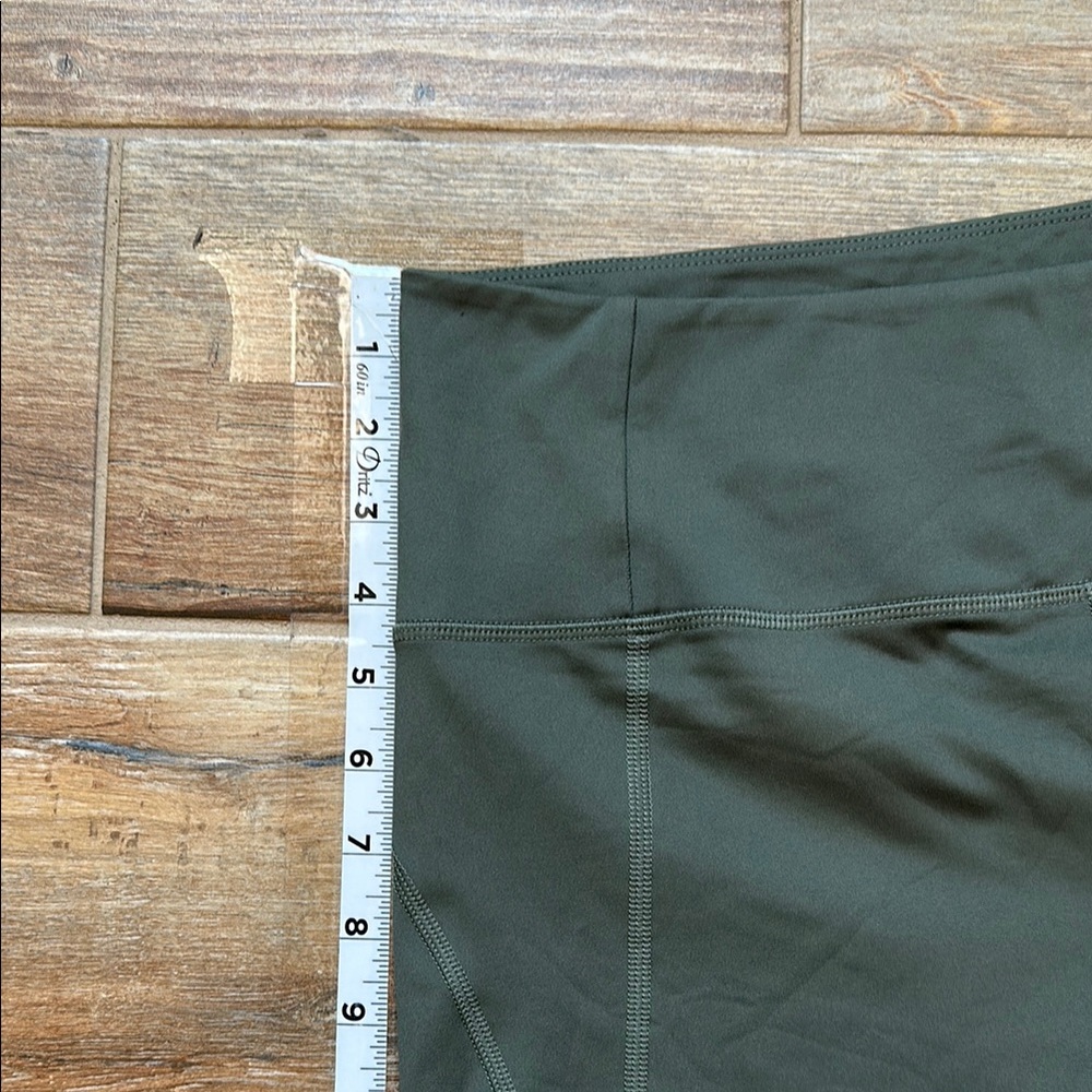 Girlfriend Collective Olive Bike Shorts - Picture 5 of 7